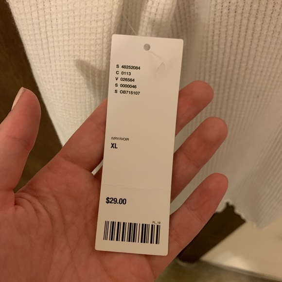 ☁️URBAN OUTFITTERS lettuce edge top☁️ - Picture 4 of 4